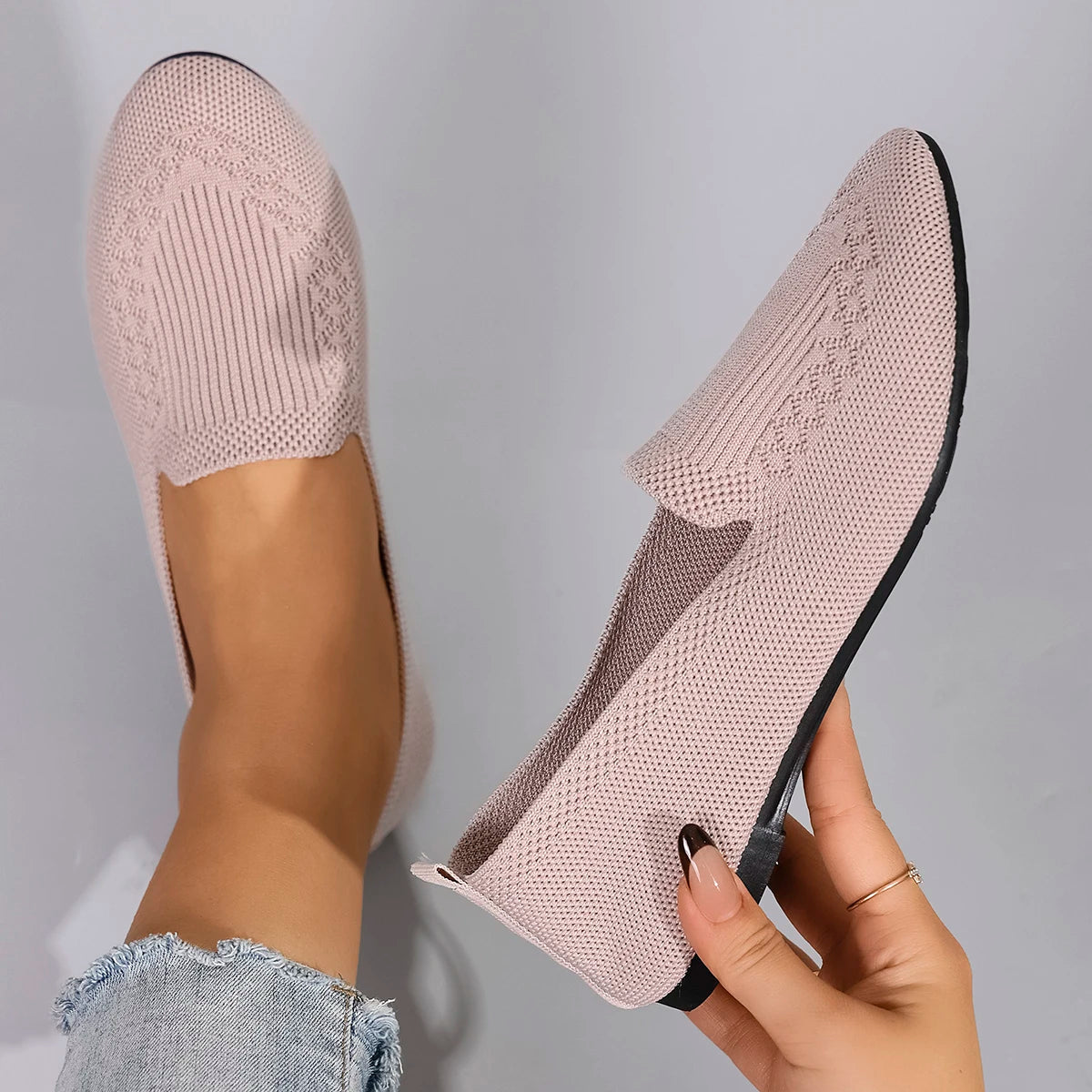Spring Women's Comfortable, Breathable, Lightweight and Wear-Resistant Casual Shoes with Soft Soles for Lazy People to Step on.