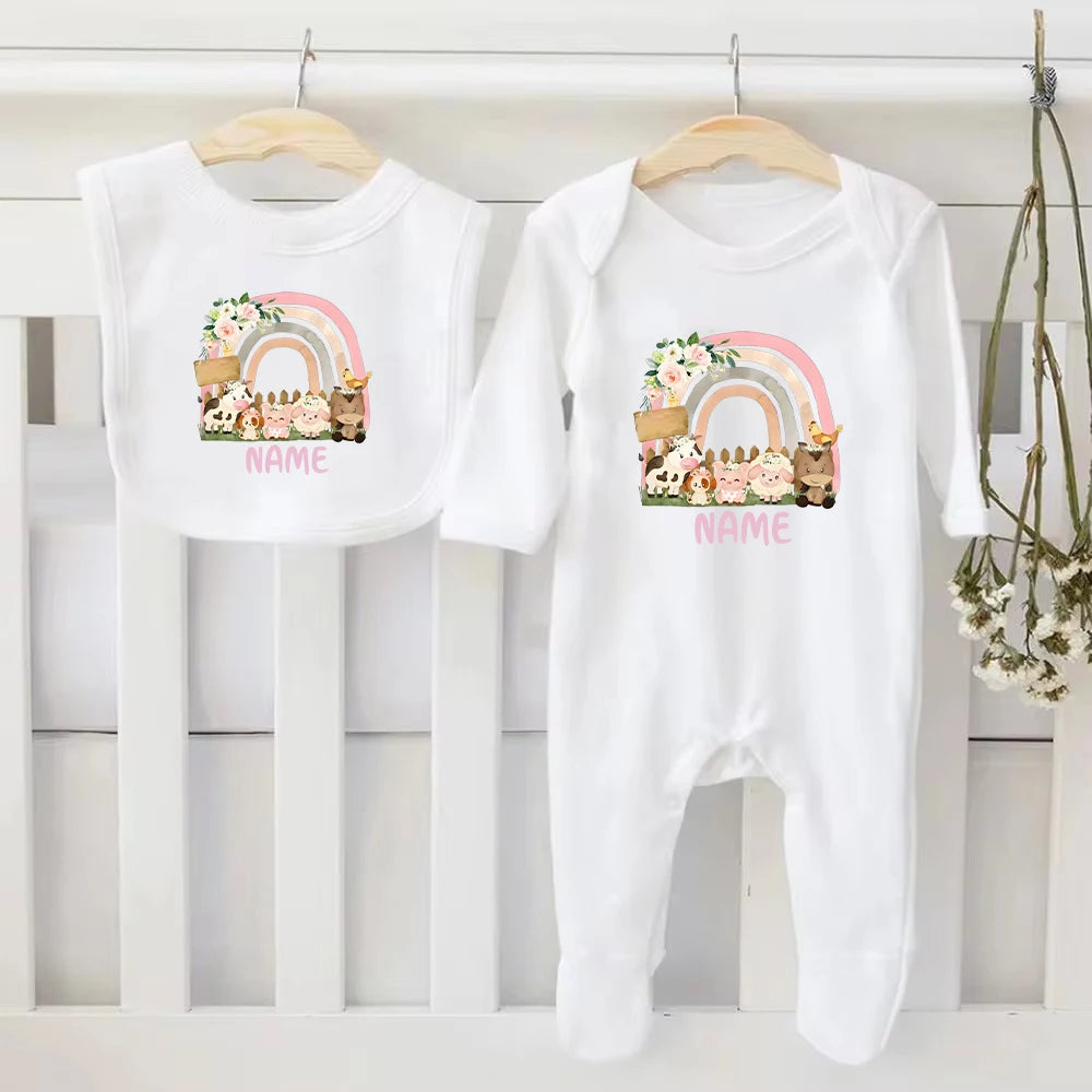 Personalisierte Baby-Lätzchen und Strampler, 2-teiliges Set, individuelles Tier mit Namen, Baby-Baumwoll-Lätzchen, Neugeborenen-Overall, Wild One-Geschenke für die Babyparty.