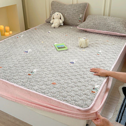 Quilted Velvet Bed Cover Printed Bedspread for Home Winter Mattress Protector Thicken Bed Linen 매트리스 커버 (No Pillowcase).