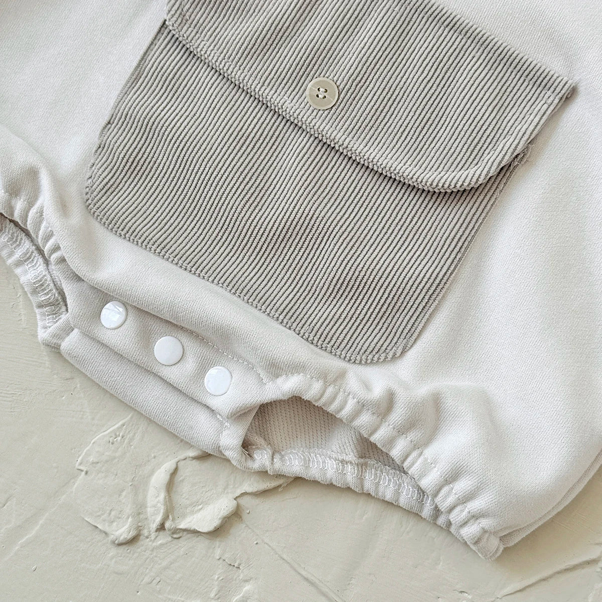 Herbst Neue Baby Minimalistischen Hoodie Lange Ärmel Große Tasche Klettern Kleidung Baby Neugeborenen Artikel Bodys & Einteiler.