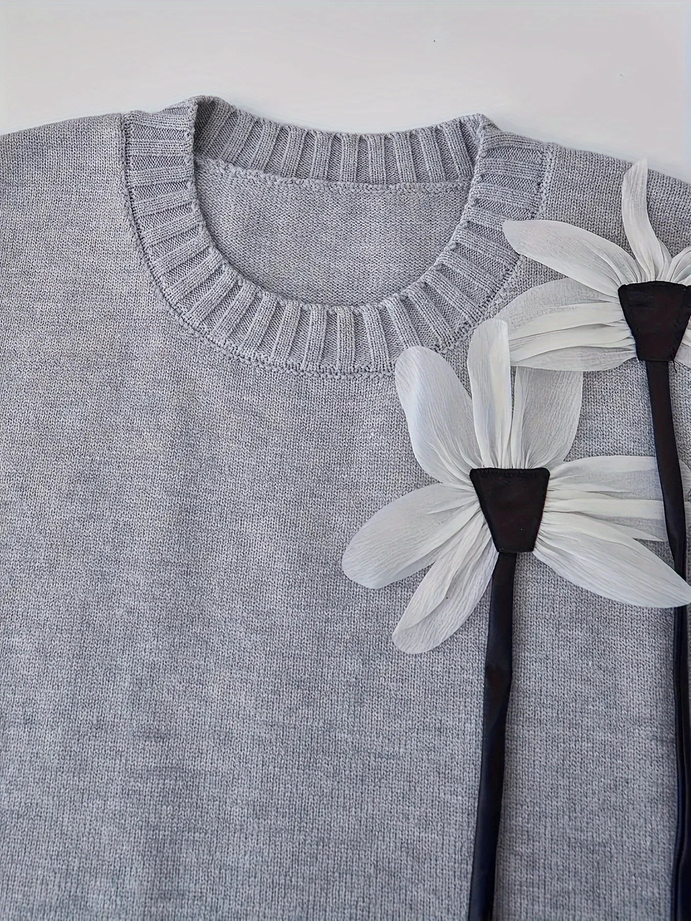 Herbst Winter Elegante Strickwaren 3-teiliges Damen-Pullover-Set Schicke weiße graue schwarze Strickjacke mit Schleifendetail Lässige gestrickte Hose mit weitem Bein