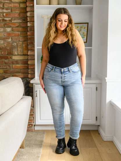 Classic Elastic Slim Fit Denim Jeans Mid Waist Cotton Blue Jeans Women's plus Size Jeans Fashionable Versatile Light Blue.