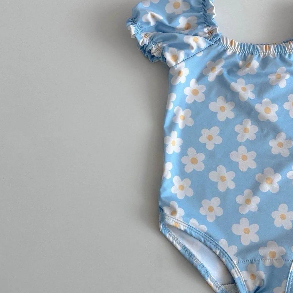 2025, Sommer Baby Badeanzug Koreanischen Stil INS Gedruckt Infant Ein Stück Overall Kleinkind Mädchen Schwimmen Body Mit Hut.