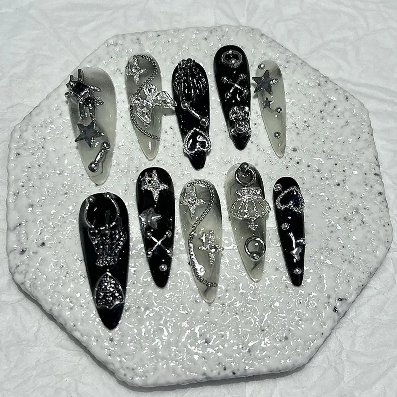 Jirai Japanese Spice Girls Handmade Press On Nails Y2K Black White Long Tip Nail Art 3D Butterfly Star Crown Cool Fake Nails.
