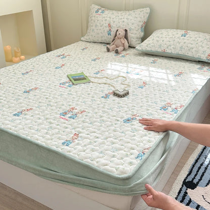 Quilted Velvet Bed Cover Printed Bedspread for Home Winter Mattress Protector Thicken Bed Linen 매트리스 커버 (No Pillowcase).