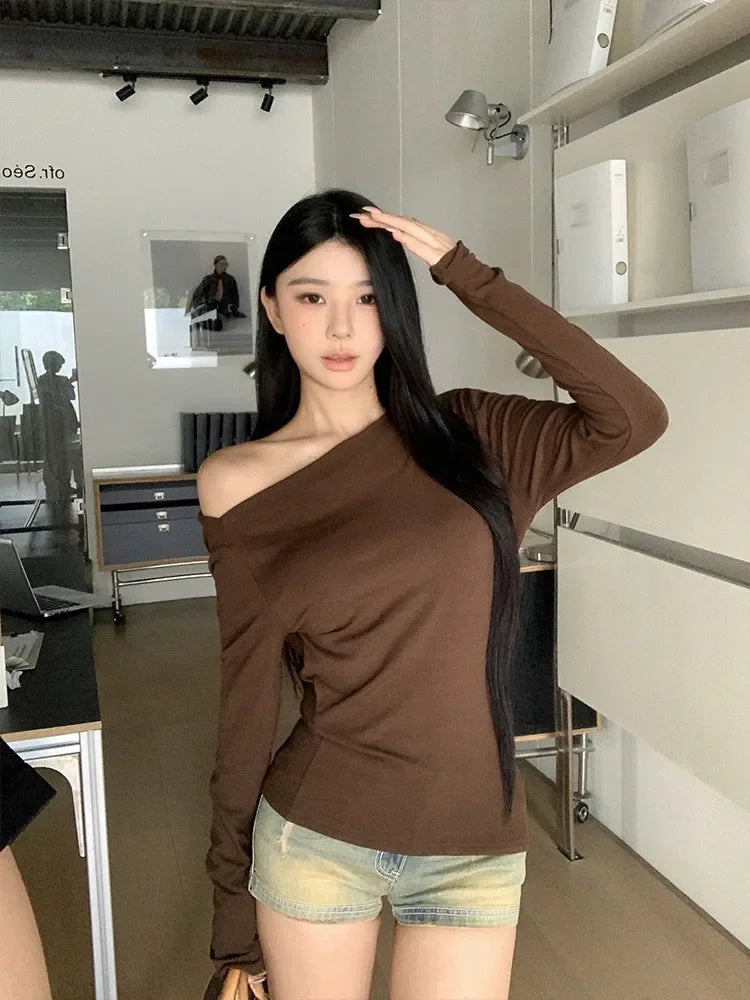 Slim Fit Long Sleeve T-Shirt Shoulder Bared One Shoulder Style Casual Streetwear for Young Women Fashionable And Stylish