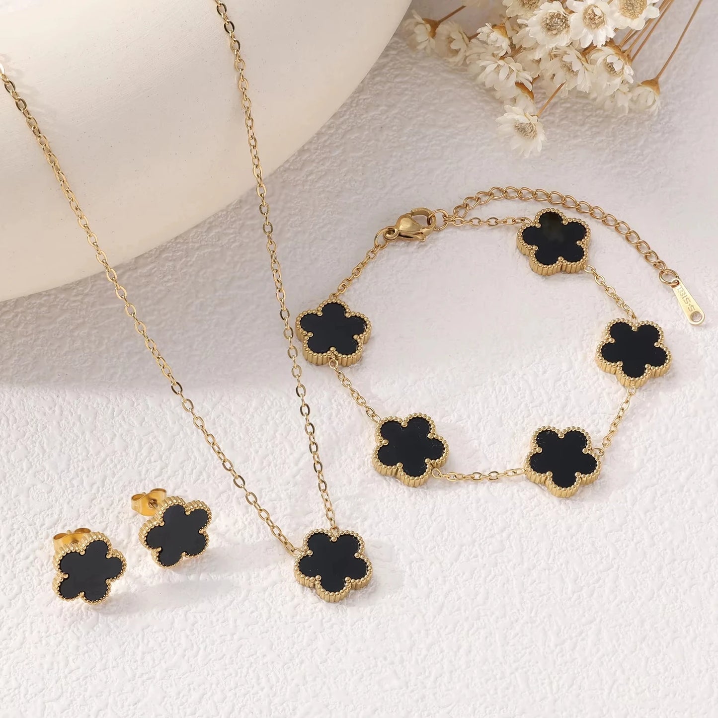 3Pcs Luxury Black Red Green White Plum Blossom Plant Five Leaf Flower Necklace Earrings Bracelet Jewelry Sets For Women.