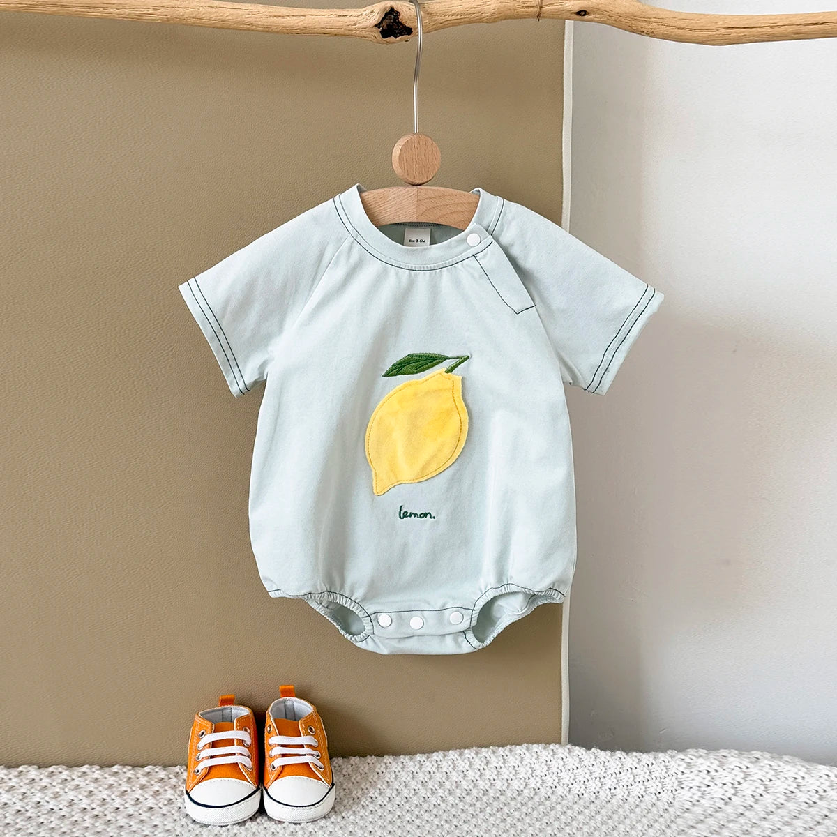 INS Sommer Neue Baby Body Neugeborenen Kleidung Jungen Mädchen Baumwolle Dreieck Strampler Plüsch brief Kurzarm Infant 0-18M