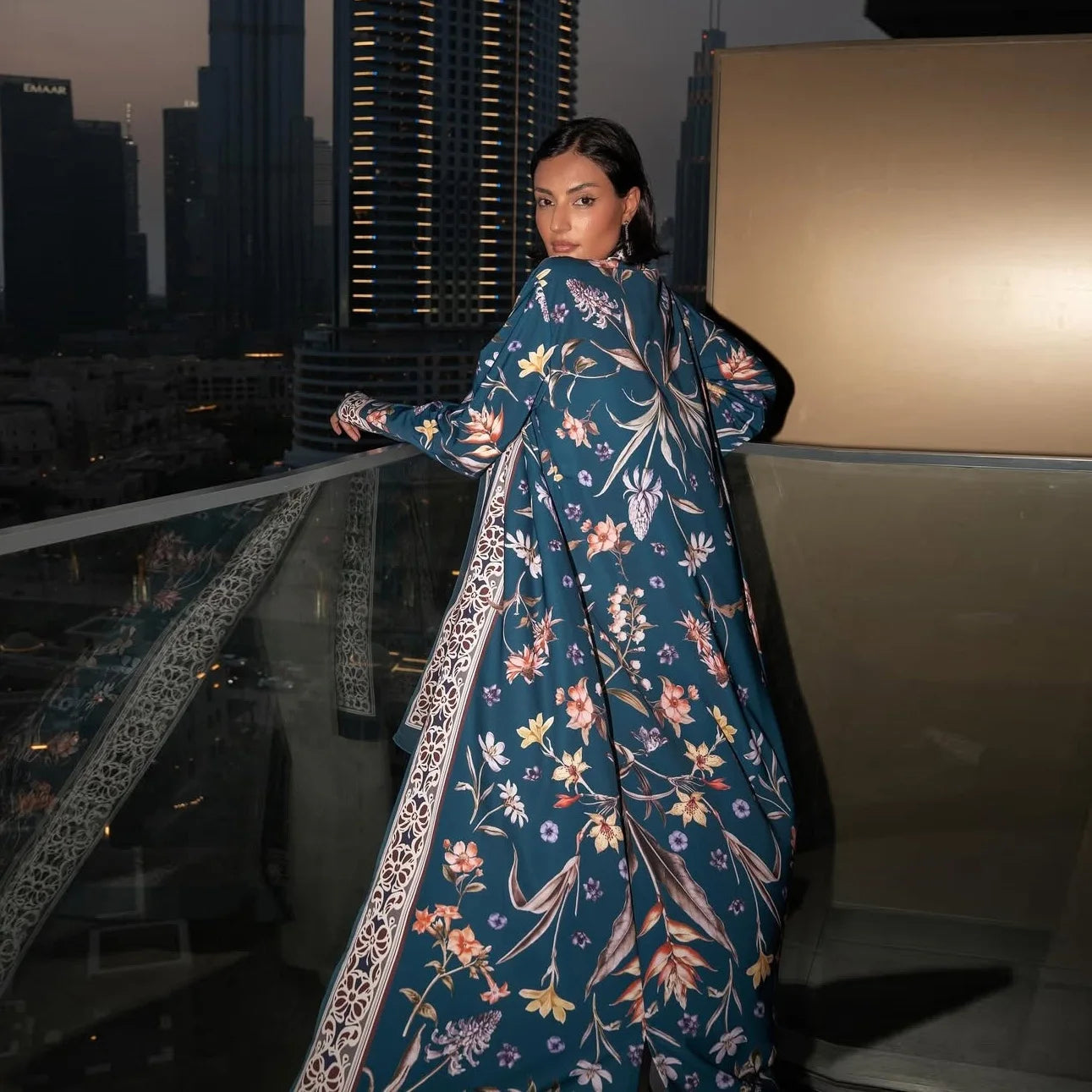 2025, Sommer-Strickjacke mit arabischem Blumenmuster für muslimische Frauen, elegante Dubai-Hijab-Abaya mit innerem islamischem Urlaubsoutfit, neues Türkei-Kleid.