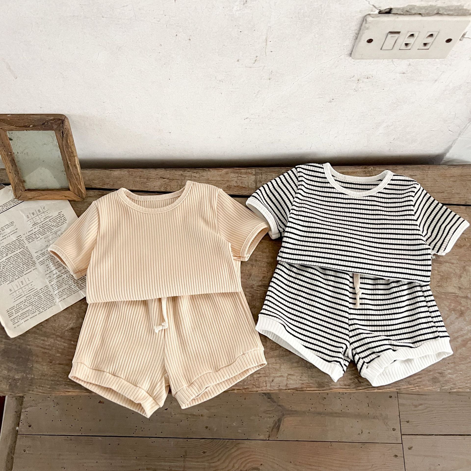 Korean Version Summer Kids Baby Girls Boys Short Sleeve Striped Top Tees +shorts Pants Infant Cute Pure Cotton Clothing Set.