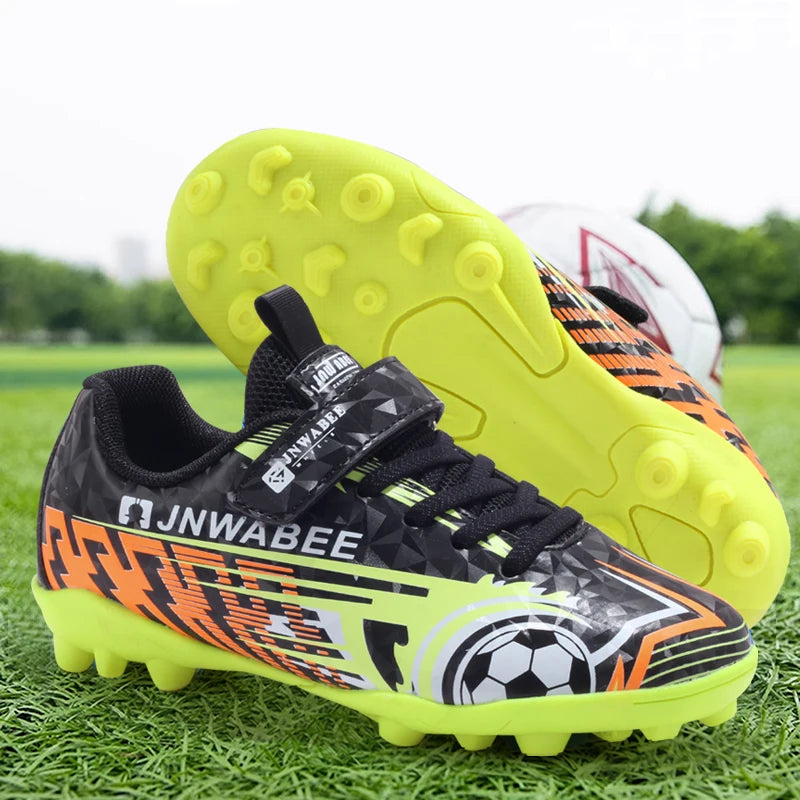 Mens Football Shoes Summer New Style Broken Nail Student Childrens Outdoor Sports Competition Practice Professional Soccer Shoes.