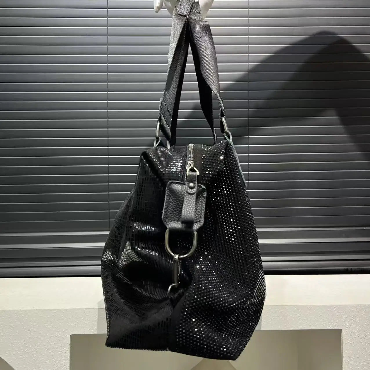 Ladies' fashionable diamond jewelry cute teddy bear handbag, large capacity, personalized, elegant, shiny shoulder bag.