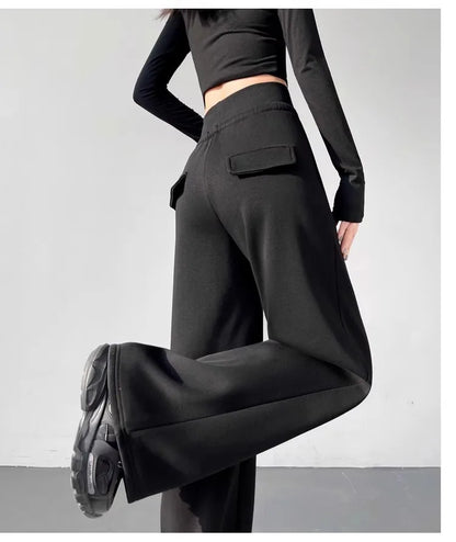 Graue Sporthose für Damen mit hoher Taille und lockerem, schlankem, geradem Bein und weitem Bein. Amerikanische Jogginghose.