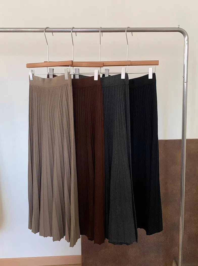 2026 Khaki Cashmere Knitted Midi Skirt for Women, Loose Fit, Draped, Slimming A-Line Pleated Skirt for Autumn and Winter.