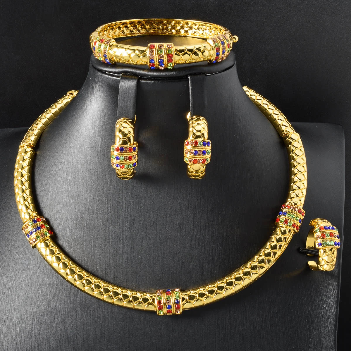 Luxury 18k Gold-Plated Women's Jewelry 4-Piece Round Necklace Bracelet Earrings Ring Gold Classic Dubai Wedding Gift.