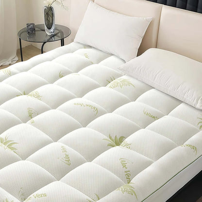 WQSPRING Aloe Vera Mattress Protector Soft Breathable Lightweight Comfortable Skin-Friendly Mattress Cover for Allergy Sufferers.