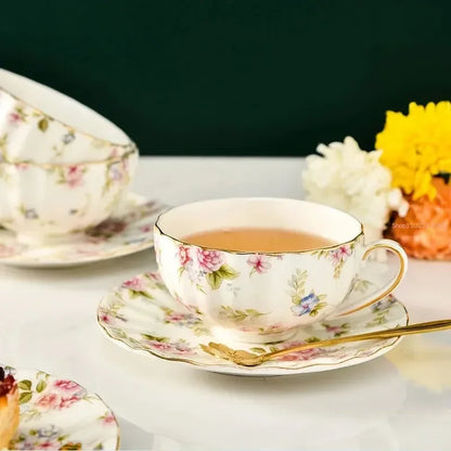 Tea Set Ceramic Coffee Cup Suit British Style High-Grade Bone China Golden edge Tea Cup And Saucer With A Spoon.