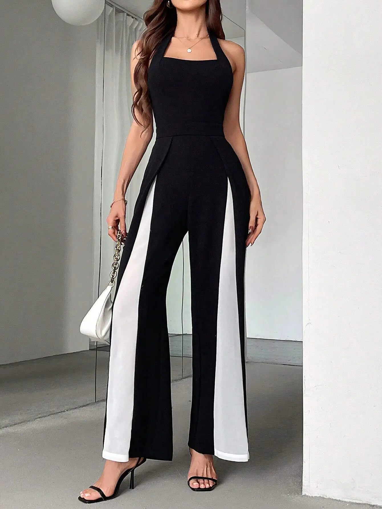 Casual Sleeveless Round Neck Jumpsuit Women's 2025 Summer Fashion Patchwork Slimming Halter Neck Sleeveless Backless One Piece.