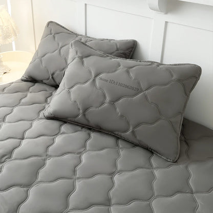 Microfiber Waterproof Bedspread Covers Mattress Pads with Elastic Bands Fitted Bed Sheets for Single Double/King/Queen Size Beds.