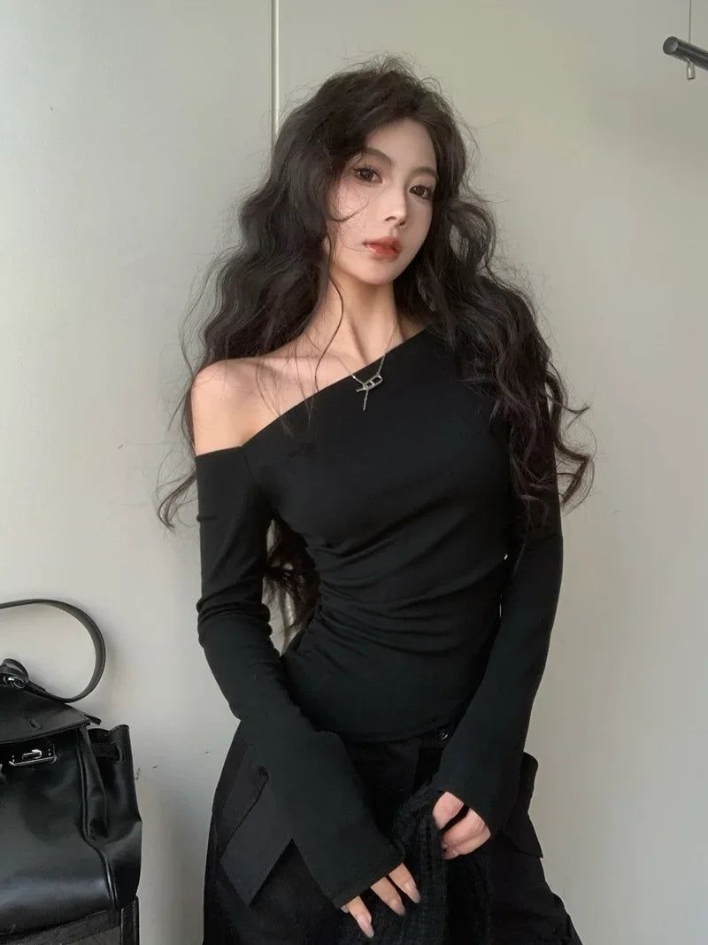 SexySpicy Girl Style Blackoff-the-Shoulder Long Sleeve T-shirt Slimming Smooths Your Silhouette Nefarious Crossbody Top For Wome.