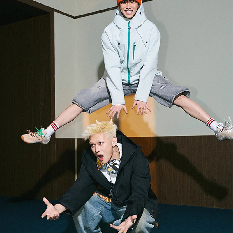 Outdoor Windbreaker Hooded Jacket Men Softshell Zip Up Windproof Waterproof Mountain Skiing Hiking Camping Jacket Autumn Coats.