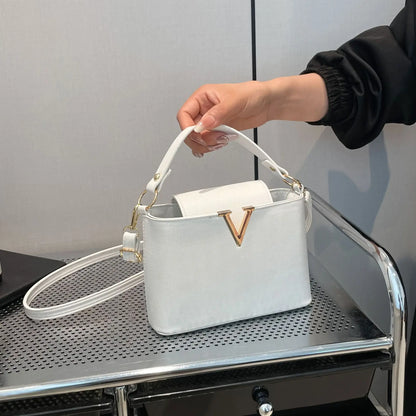 Luxury Women's Tote Bag, Chic V Shaped Stylish Pu Leather Bucket Bag, Top Cover Handbag Women Shoulder Crossbody Bag for Woman