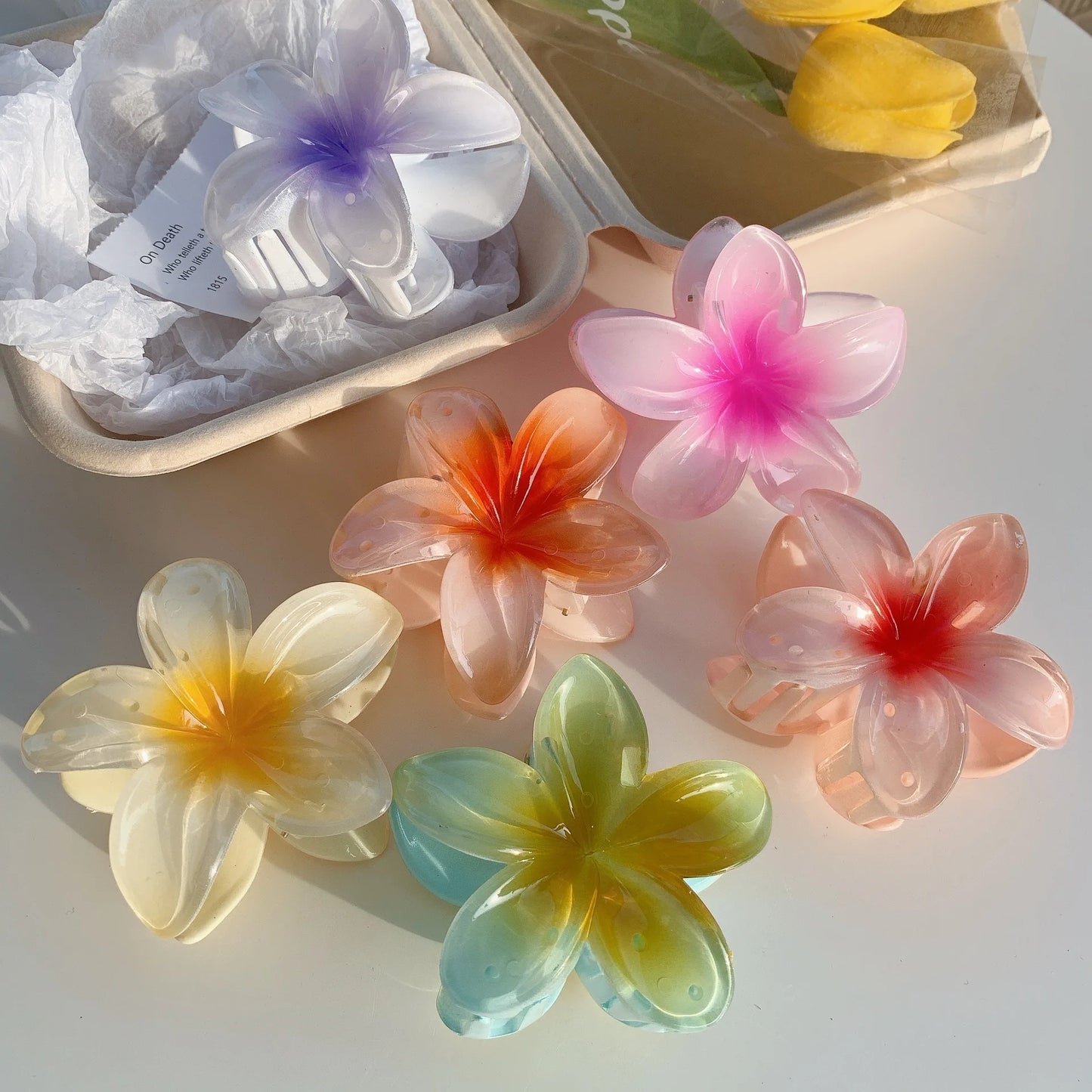New Hawaiian Gradient Hair Clips Women Flower Hair Claws Shark Hairpins Vacation Beach Style Hairpins Hair Accessories.