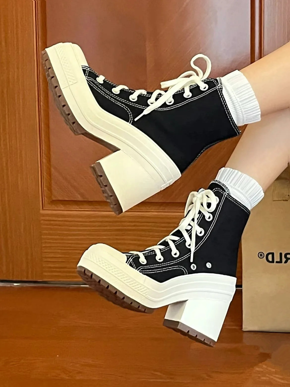 Women Platform Sneakers Luxury Brand  Women Boots Fashion Outdoor Skateboard Shoes Women High Top Canvas Sneaker Plus Size 36-42.