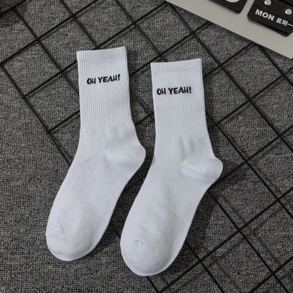 Simple European and American street letters white men's and women's socks sports hip hop college style socks.
