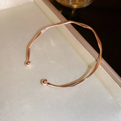 Golden Charm Bangles for Women Minimalism Fashion Twisted Couple Cuff Bracelet 2023 New Trendy Jewelry Girls Wedding Gift.