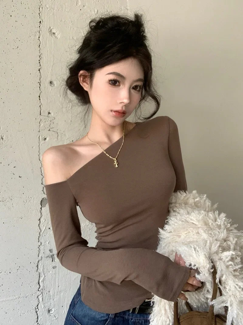 SexySpicy Girl Style Blackoff-the-Shoulder Long Sleeve T-shirt Slimming Smooths Your Silhouette Nefarious Crossbody Top For Wome.
