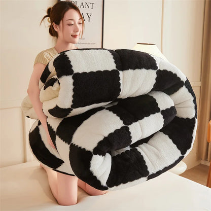Super Thick Warm Winter Checkerboard Duvet Blankets Soft Artificial Lamb Cashmere Weighted Fluffy Warmth Duvet Comforter Quilt.