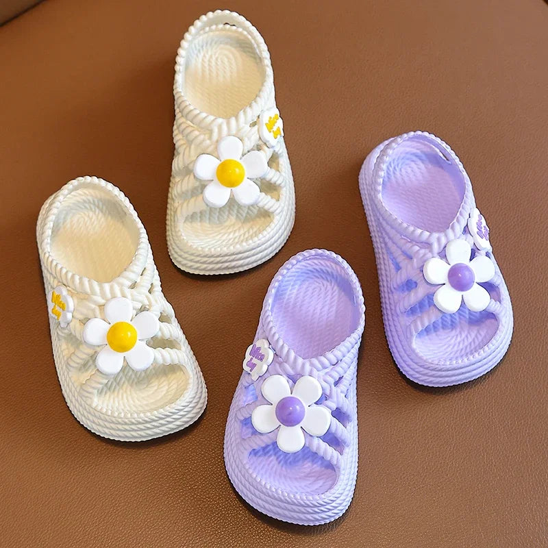 2025 New Children's Slippers Summer Girls and Boys Bathroom Home Anti slip Beach Shoes Soft Soled Baby Sandals.