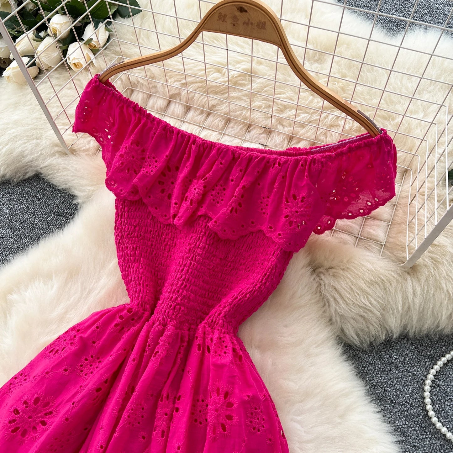 SINGREINY Schickes, ausgehöhltes Kleid mit Stickerei, Rüschen, Spleiß, schulterfrei, elastisch, gerüscht, schlank, 2025, solides, sanftes, langes Urlaubskleid.