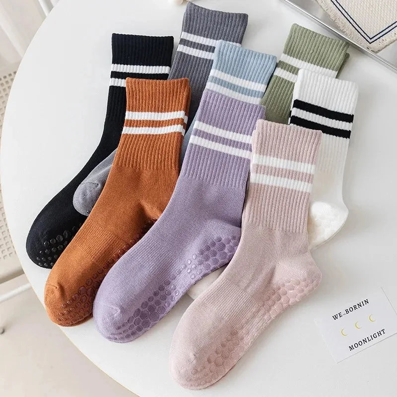4 Pairs Yoga Socks for Women Professional Non-slip Silicone Mid-tube Pilates Socks Indoor Fitness Gym Dance Sports Floor Socks.