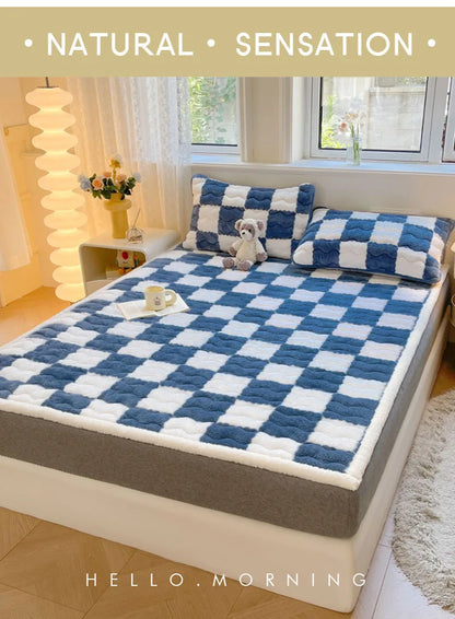 Checkered A-Class Thick Quilted Mattress 1 Pcs Warm Antibacterial Bed Pad for Autumn Winter Super Soft Fits Mattress for Single.