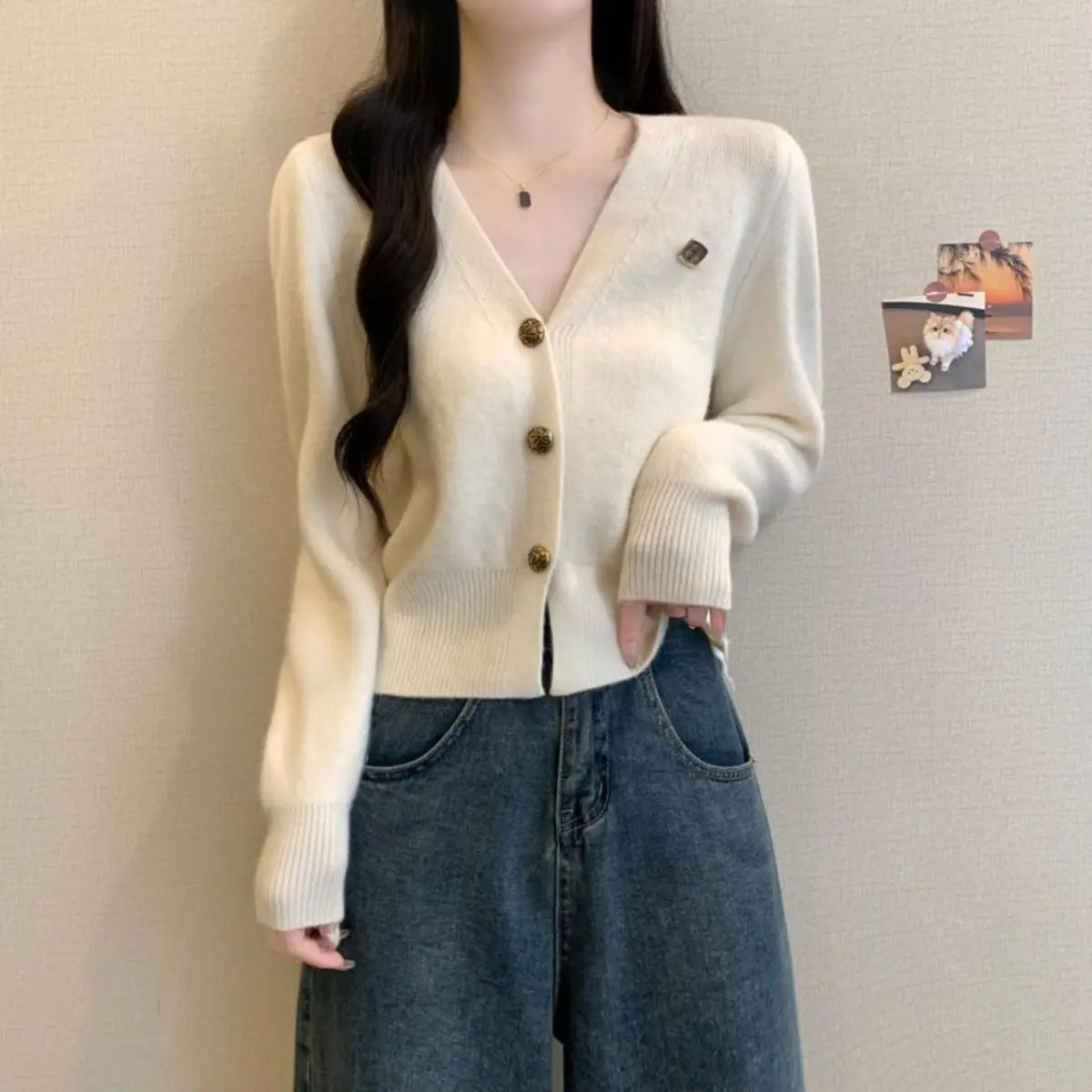 Women Clothes Spring Autumn Fashion Casual Button Solid Color Ladies All-match V-neck Long Sleeve Appear Thin Knitwear Cardigan.