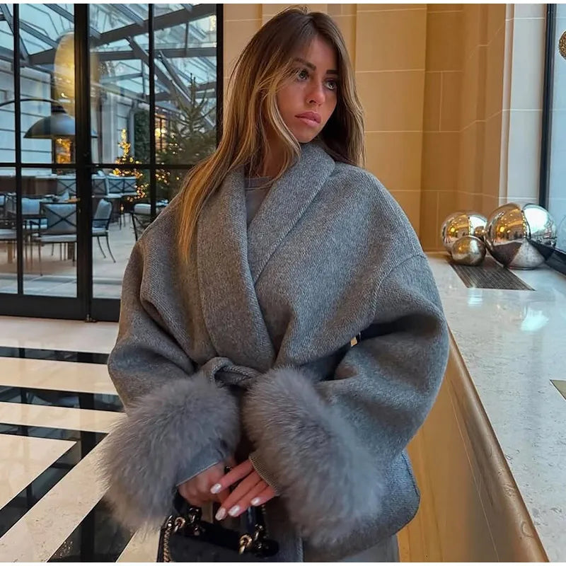 Graue Damenjacke mit Schnürung und Fuchspelzärmeln, eleganter mittellanger Wollmantel mit V-Ausschnitt, 2025, Herbst, lässige Mode, Pendler-Outwear