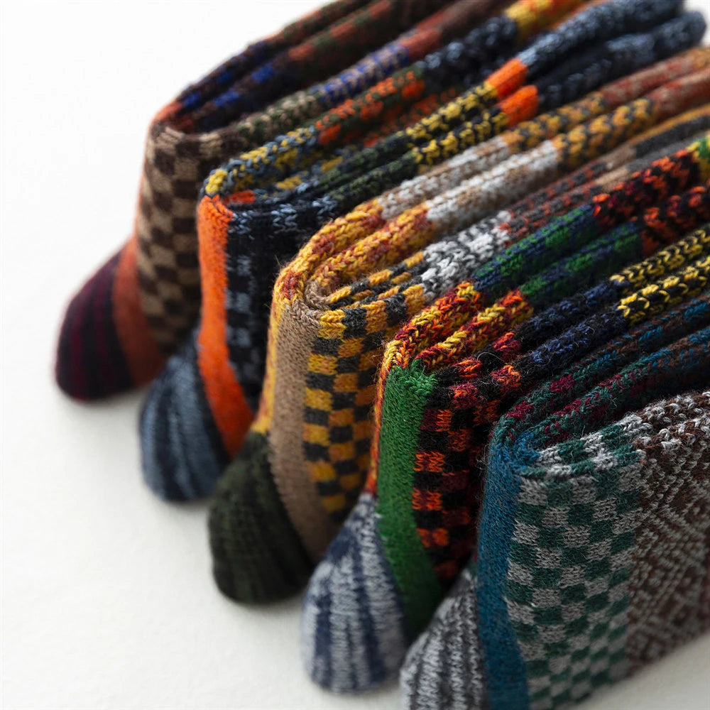 HSS Brand 5 Pairs Winter Men's Socks Thicken Sheep's Wool Socks Warm Men Retro Style Colorful Fashion Man Socks For Snow boots.