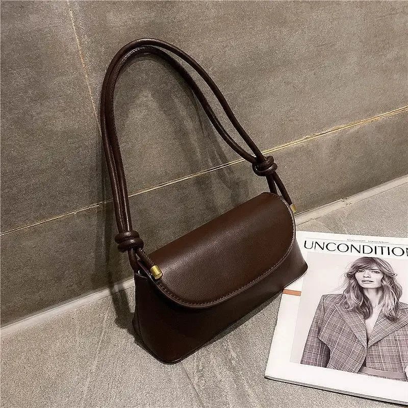 Internet celebrity retro small bag for women in autumn and winter, new trendy crossbody bag, fashionable one shoulder small bag.