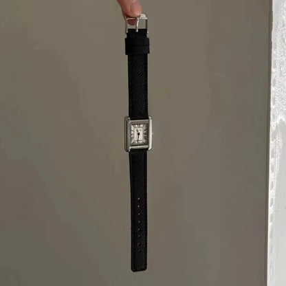 Hot Sale Brand Women Watch Fashion Angola Red Leather Strap Quartz Watch for Women Ladies Girl Dress Luxury Wristwatch Gift.