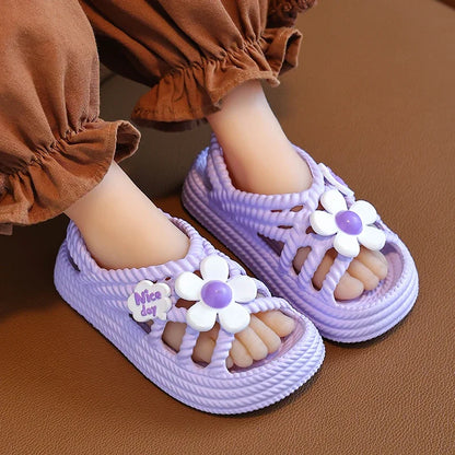 2025 New Children's Slippers Summer Girls and Boys Bathroom Home Anti slip Beach Shoes Soft Soled Baby Sandals.
