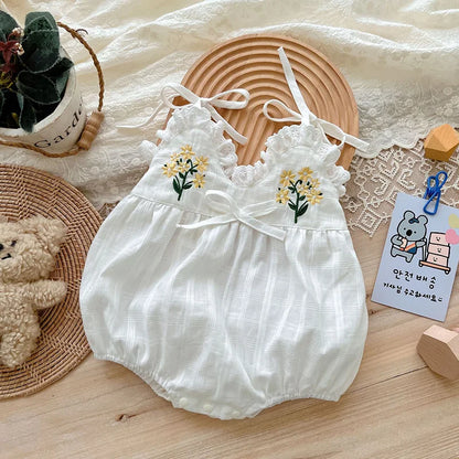 2025, Sommer, bezaubernd, ärmellos, Fliege, Blume, bestickt, für Neugeborene, Mädchen, einteiliger Bodys, weicher Baby-Spitzen-Overall