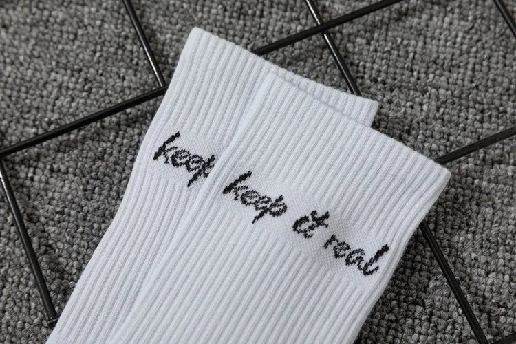 Simple European and American street letters white men's and women's socks sports hip hop college style socks.