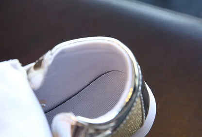 New Children Luminous Shoes Boys Girls Sport Running Shoes Baby Flashing Lights Fashion Sneakers Toddler Little Kid LED Sneakers.