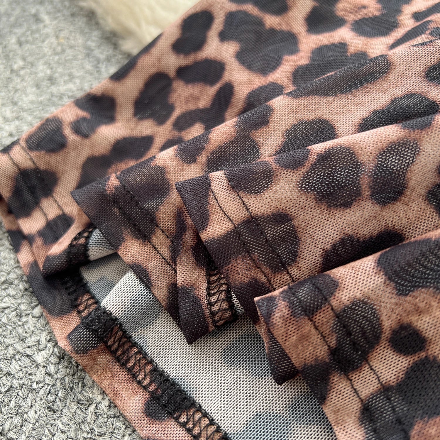 SINGREINY Sexy Party Langes Kleid Spaghettiträger Korsett Schlanke Spitze Patchwork Geraffte Mesh Rückenfrei 2025, Leopardenmuster Maxi-Sommerkleid.