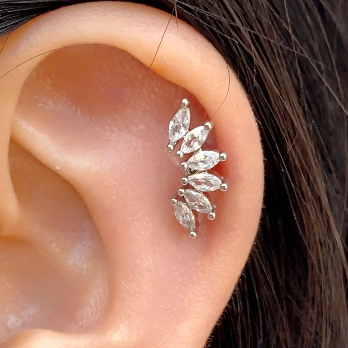 1PC New Curved Cz Cartilage Stud Moon Leaf  Helix Rook Conch Screw Back Earring Stainless Steel Bar Ear Piercing Jewelry.