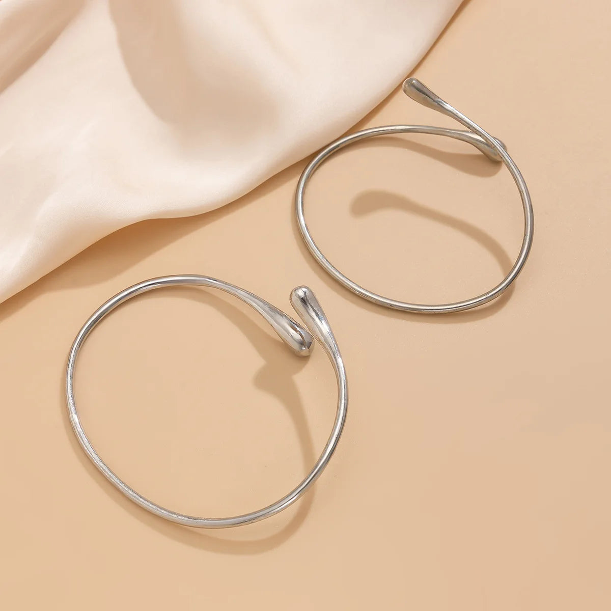 FTCY Vintage Simple Upper Arm Bracelet for Women Trendy Geometric Water Drop Shape Bangles Adjustable Women's Jewelry.