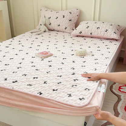 Quilted Velvet Bed Cover Printed Bedspread for Home Winter Mattress Protector Thicken Bed Linen 매트리스 커버 (No Pillowcase).