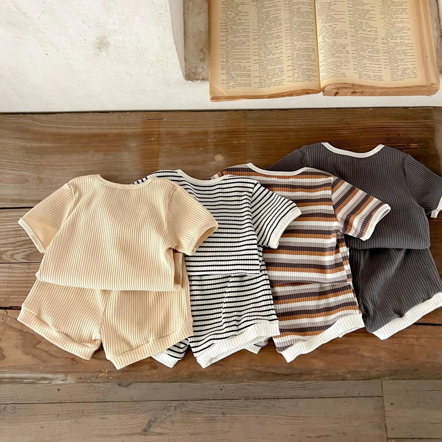 Korean Version Summer Kids Baby Girls Boys Short Sleeve Striped Top Tees +shorts Pants Infant Cute Pure Cotton Clothing Set.